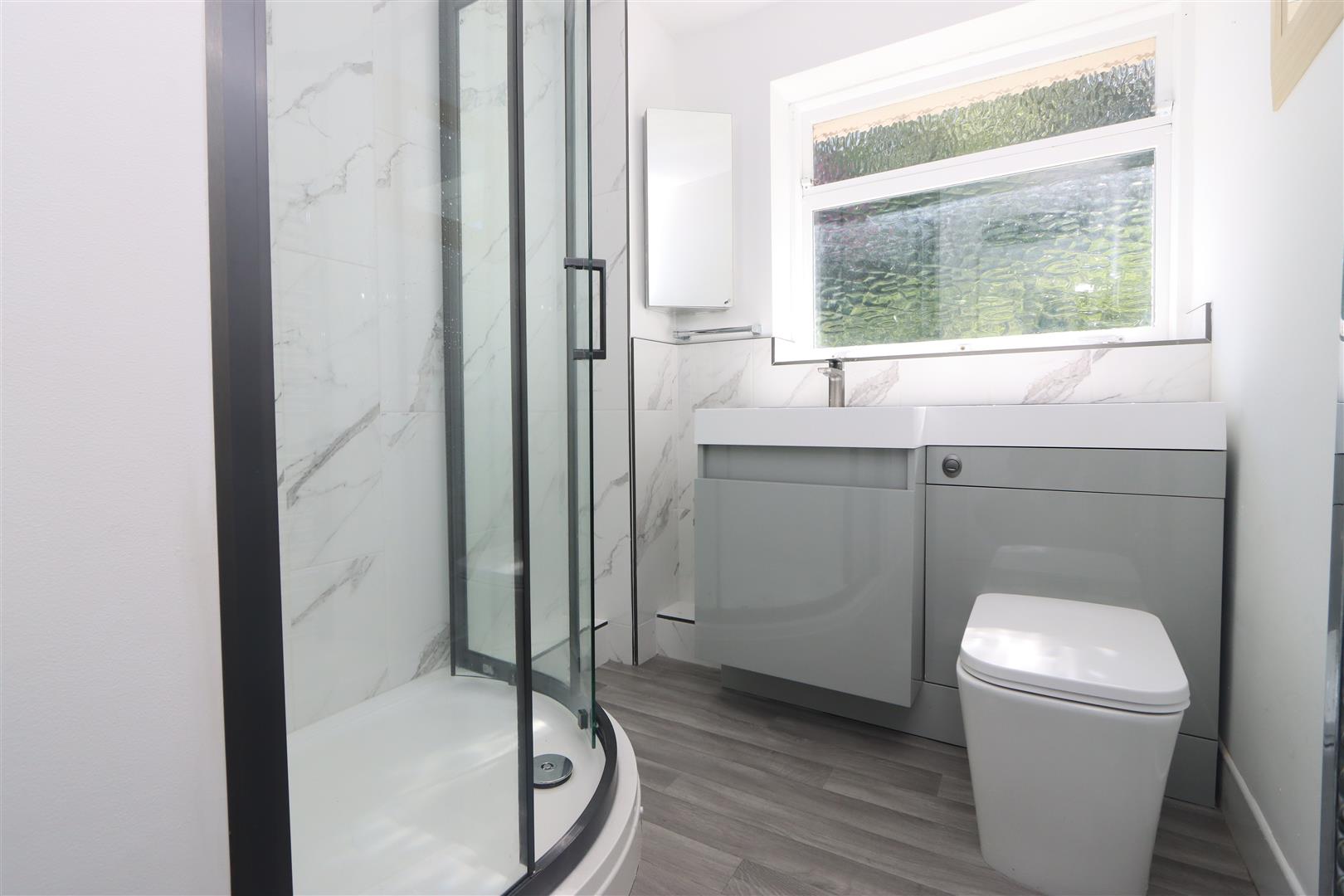 3 bed property in Thicknall Drive, Stourbridge